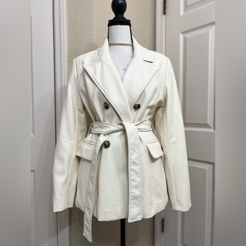 Sanctuary faux leather jacket size M,cream color